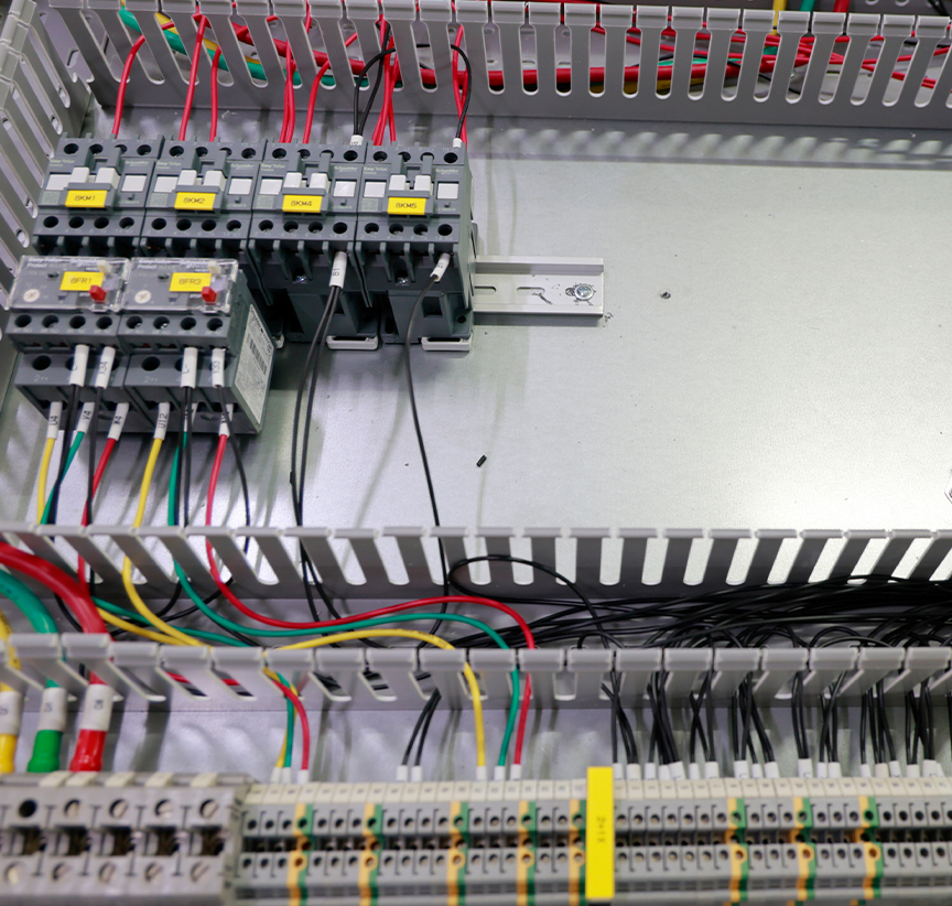 特殊控制柜与标准控制柜的核心差异体现在哪些方面？